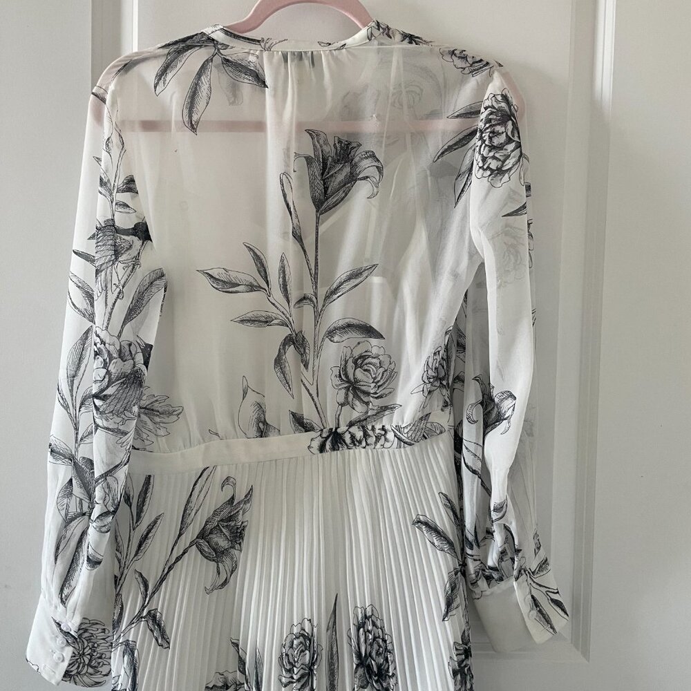 Dress - Picture 6 of 8